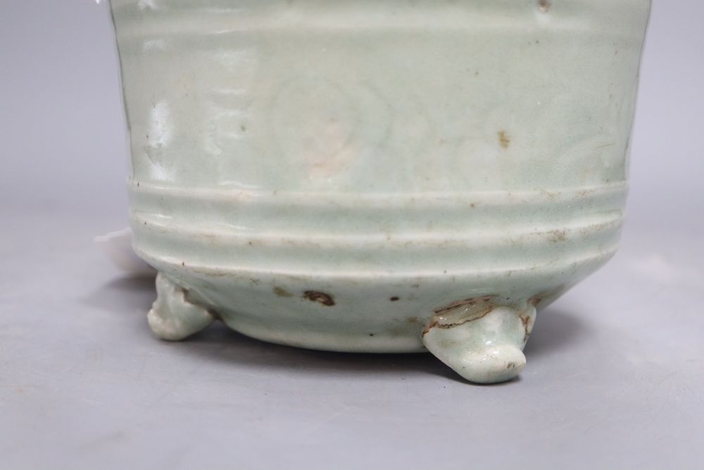 A Chinese celadon jar, height 11cm